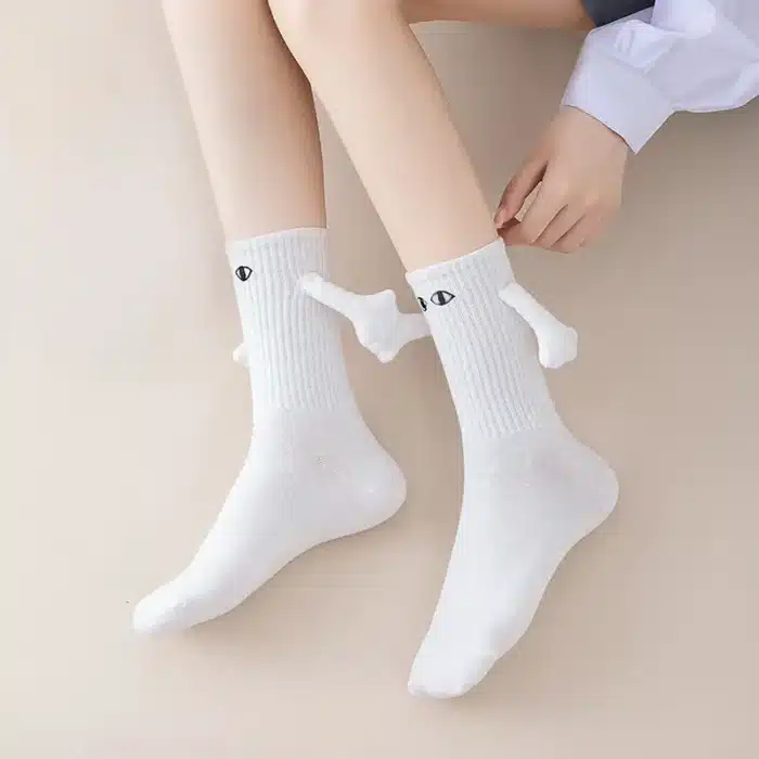 Chaussettes qui se tiennent la main 4